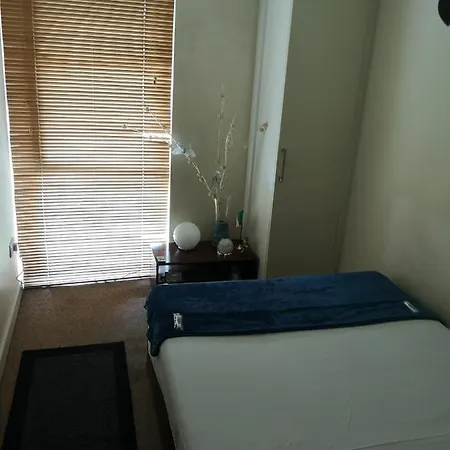 Mellowes Quay Apt *